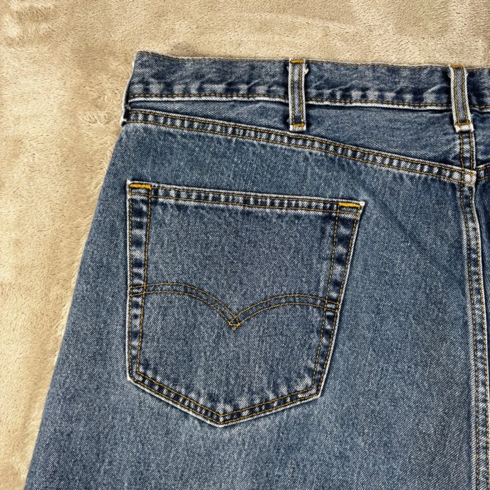 Levis 505 Regular Fit Jeans Mens 42x32 Blue Excellent Medium‎ Wash Straight Leg
